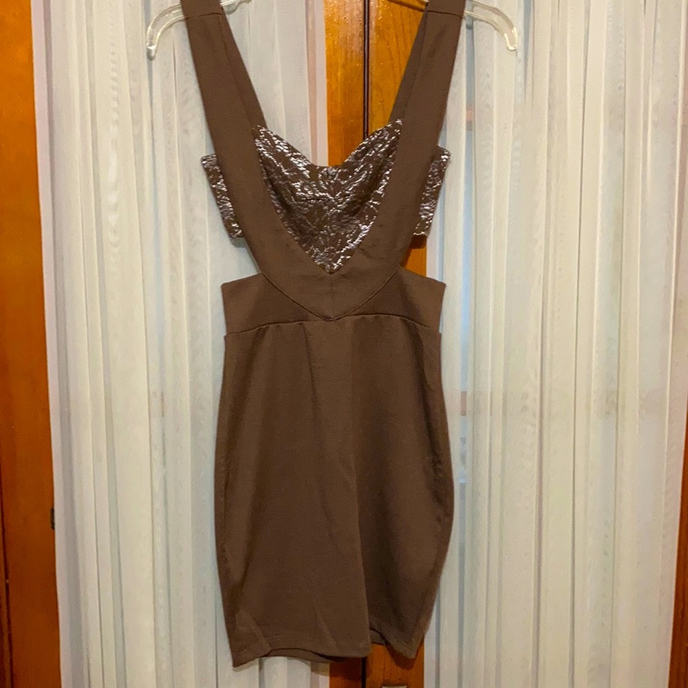 Solemio taupe cutout body con dress w/ lace top 🤎